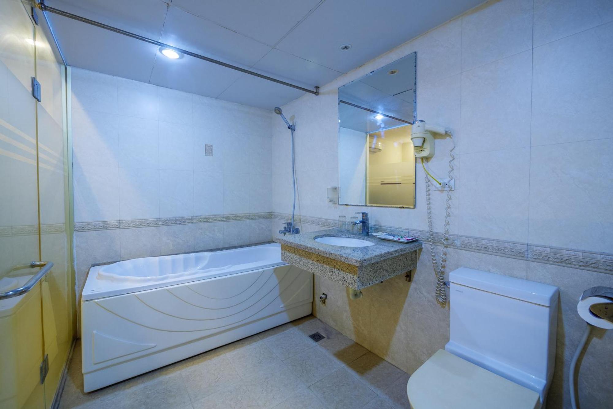 Ngan Ha Hotel Long Bien Hanoï Extérieur photo