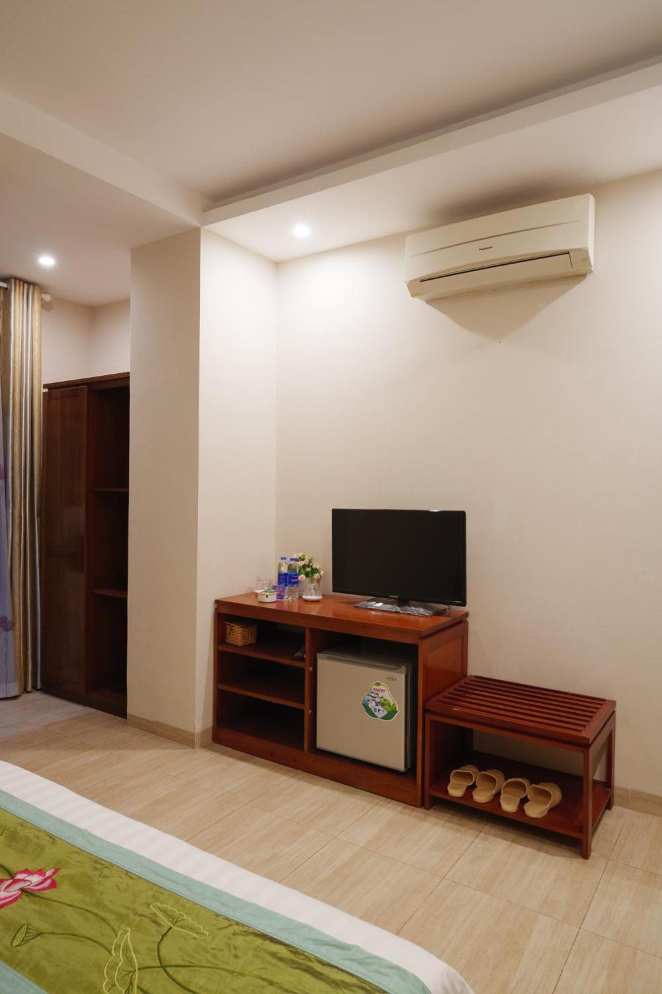 Ngan Ha Hotel Long Bien Hanoï Extérieur photo