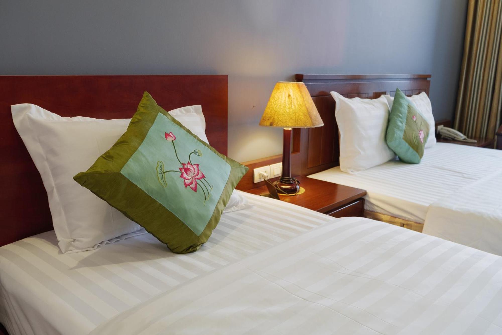 Ngan Ha Hotel Long Bien Hanoï Extérieur photo