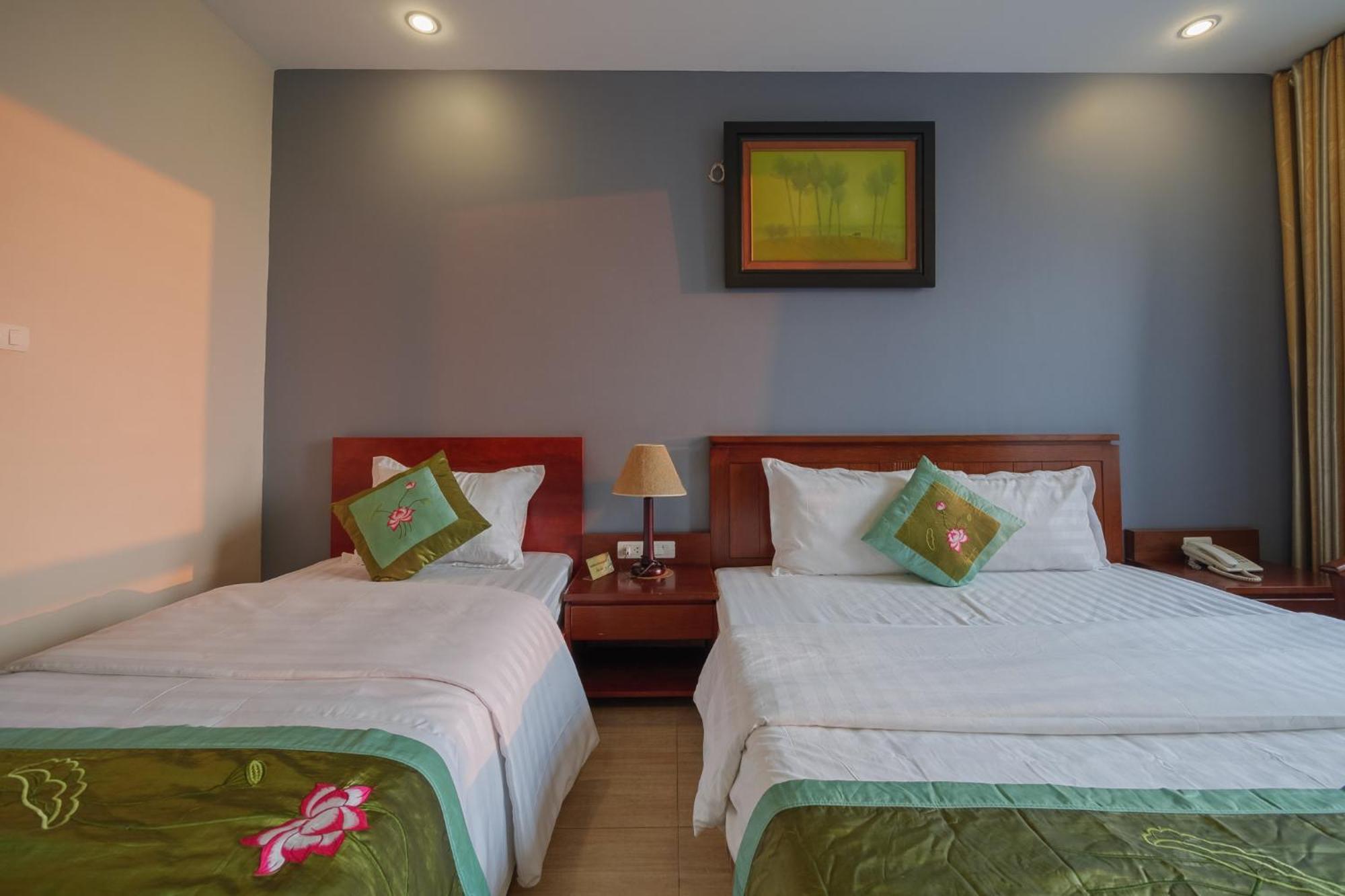 Ngan Ha Hotel Long Bien Hanoï Extérieur photo
