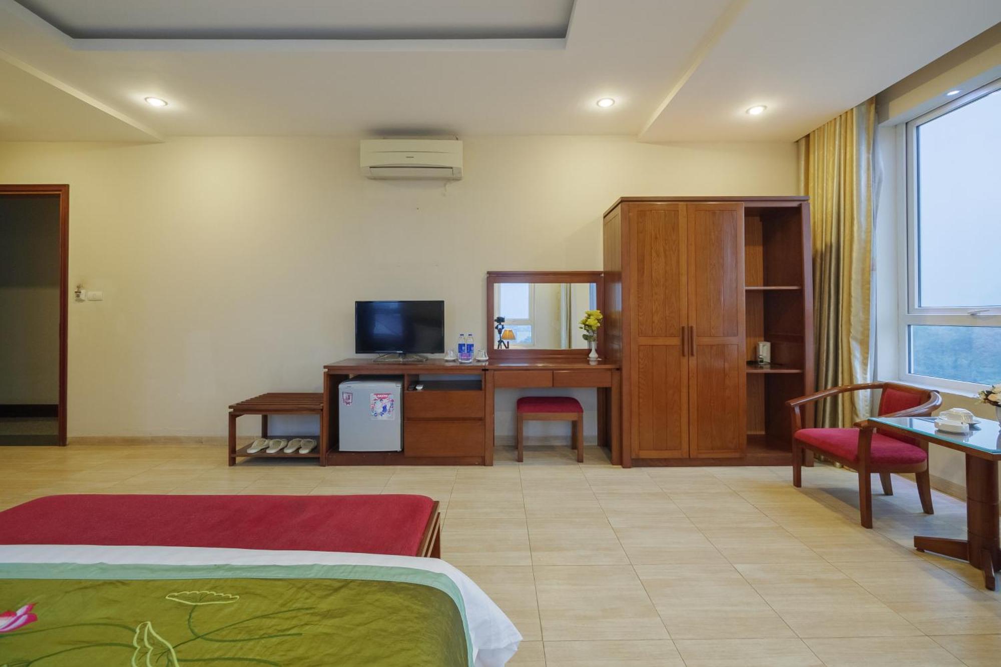Ngan Ha Hotel Long Bien Hanoï Extérieur photo